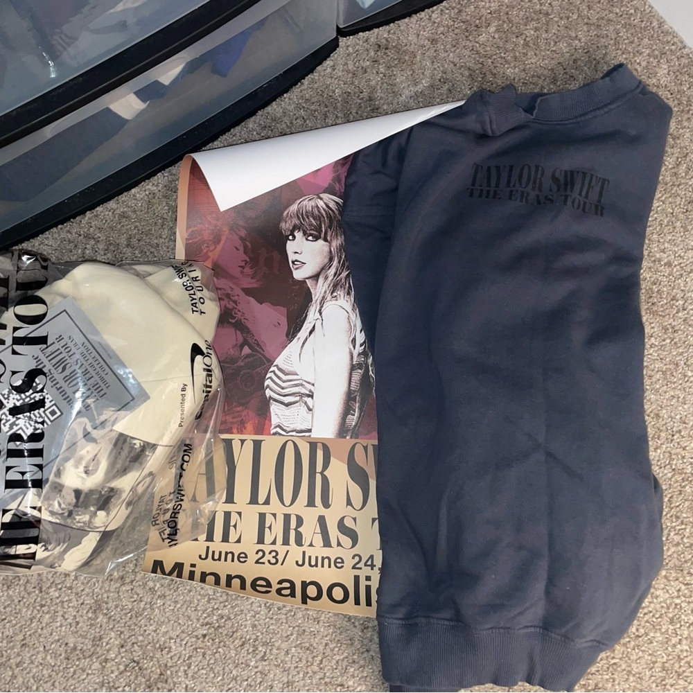 Taylor Swift The Eras Tour Blue Crewneck XL (NWT)